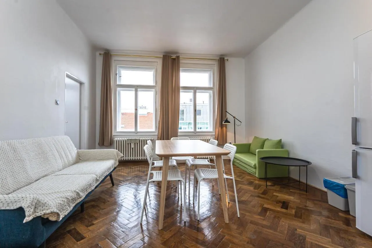 Apartments Safarikova 18 Praga 0*,  Czechy