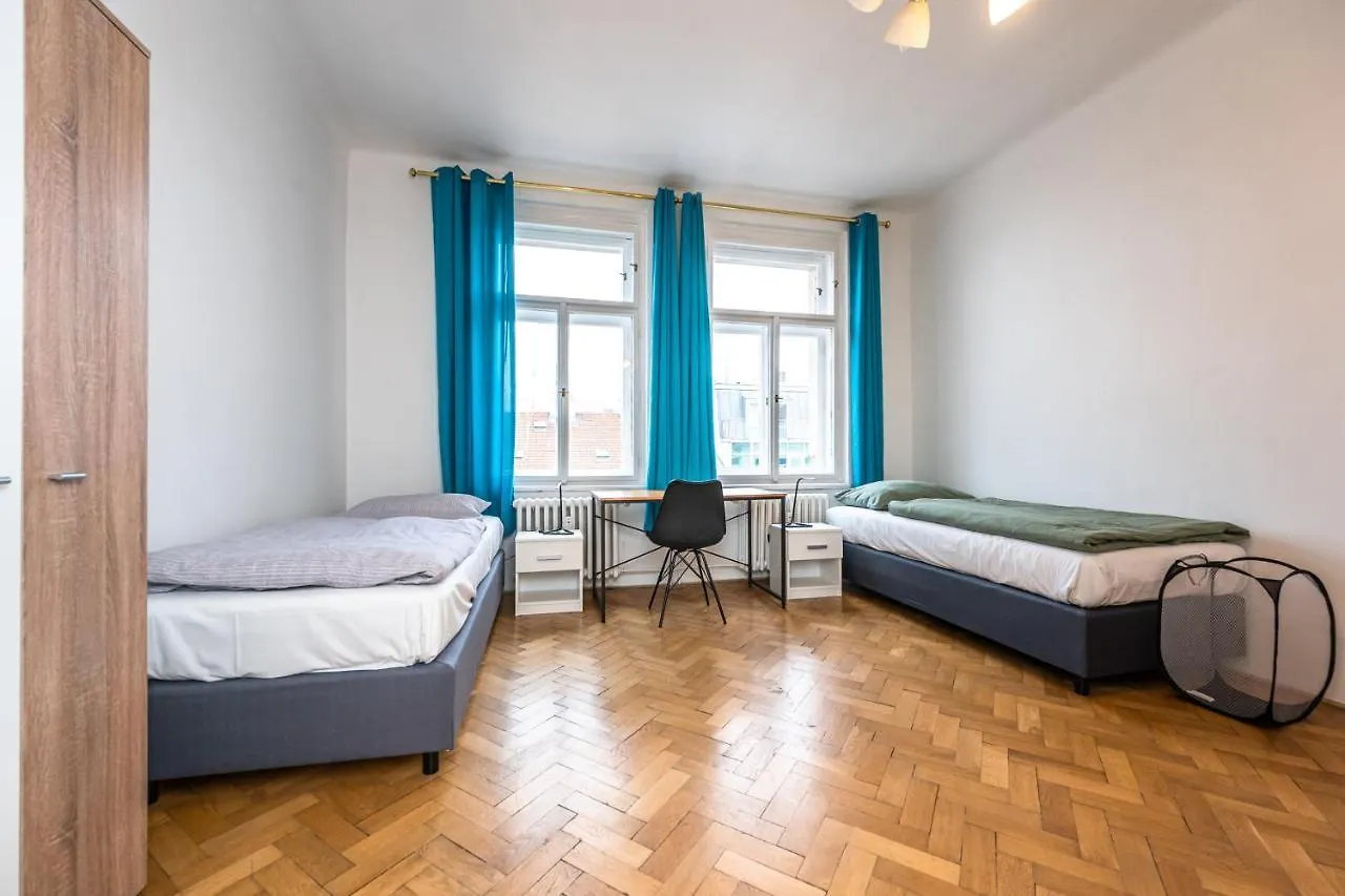 Apartments Safarikova 18 Praga Czechy