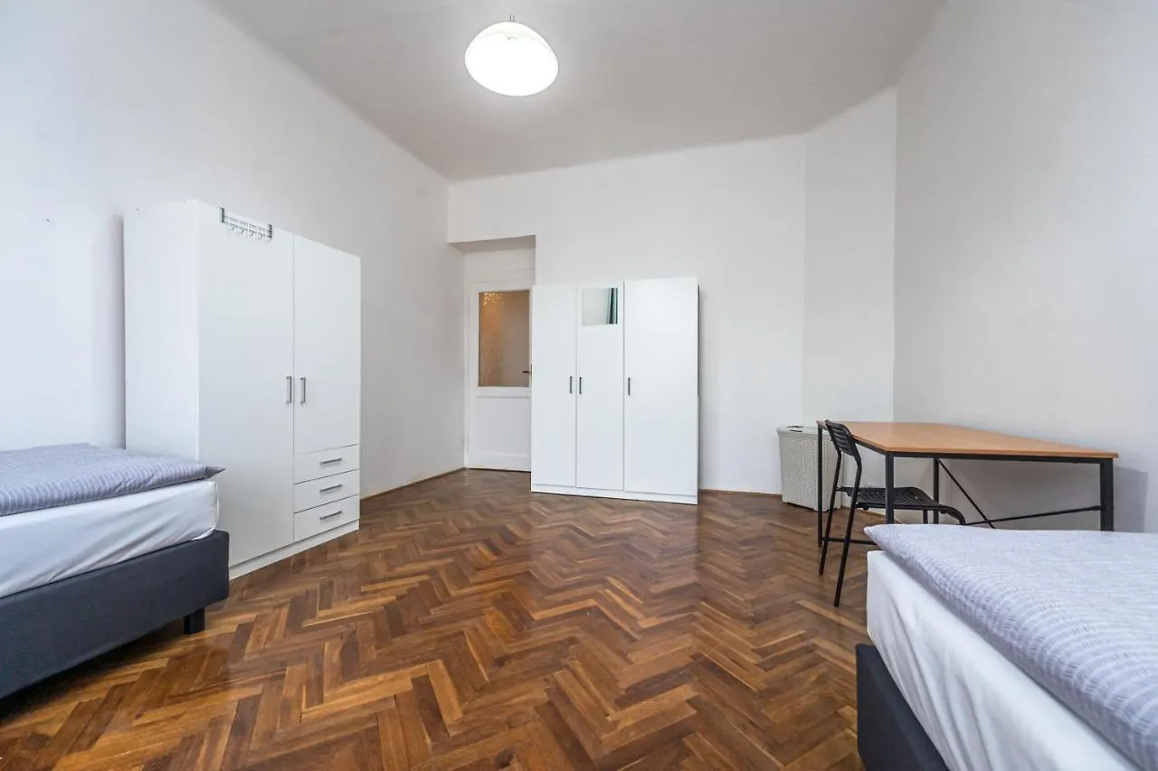 Apartments Safarikova 18 Praga Czechy