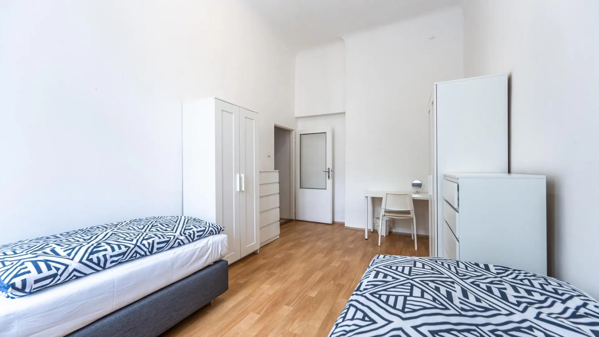 Apartments Safarikova 18 Praga Czechy