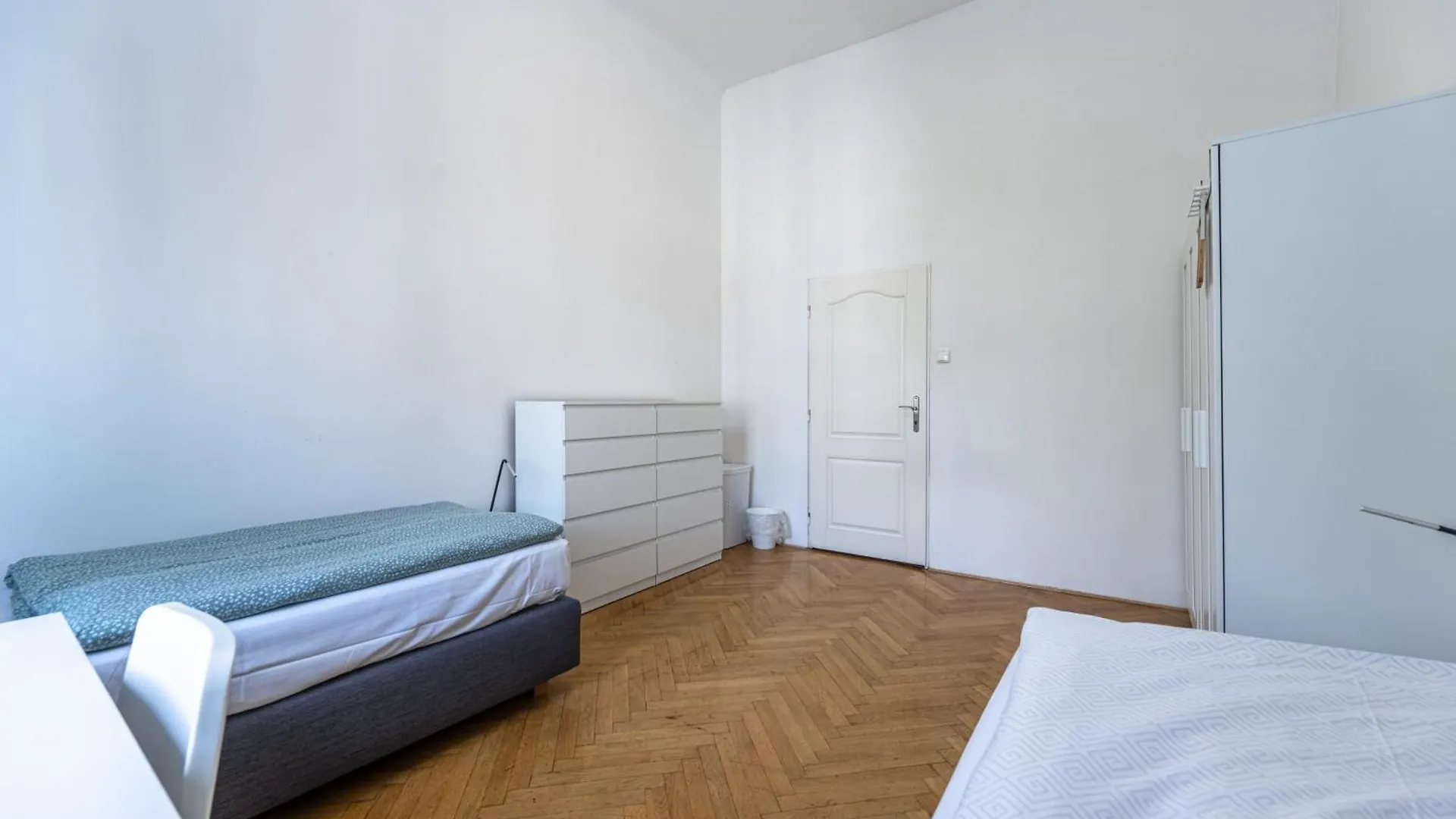 Apartments Safarikova 18 Praga Czechy